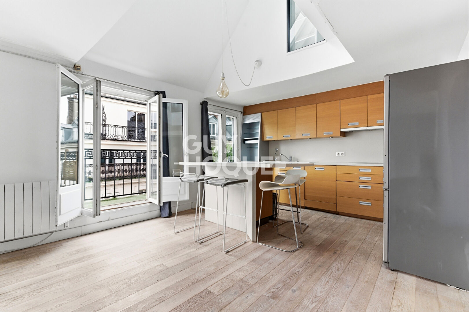 Bel appartement en duplex avec balcon - Vue Sacré Coeur et Tour Eiffel - 128 m2- Nouvelle Athènes 75009