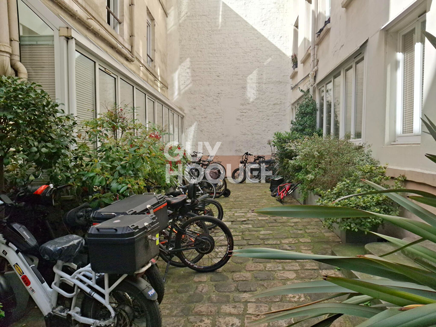 Studio à rénover - Cadet 7509