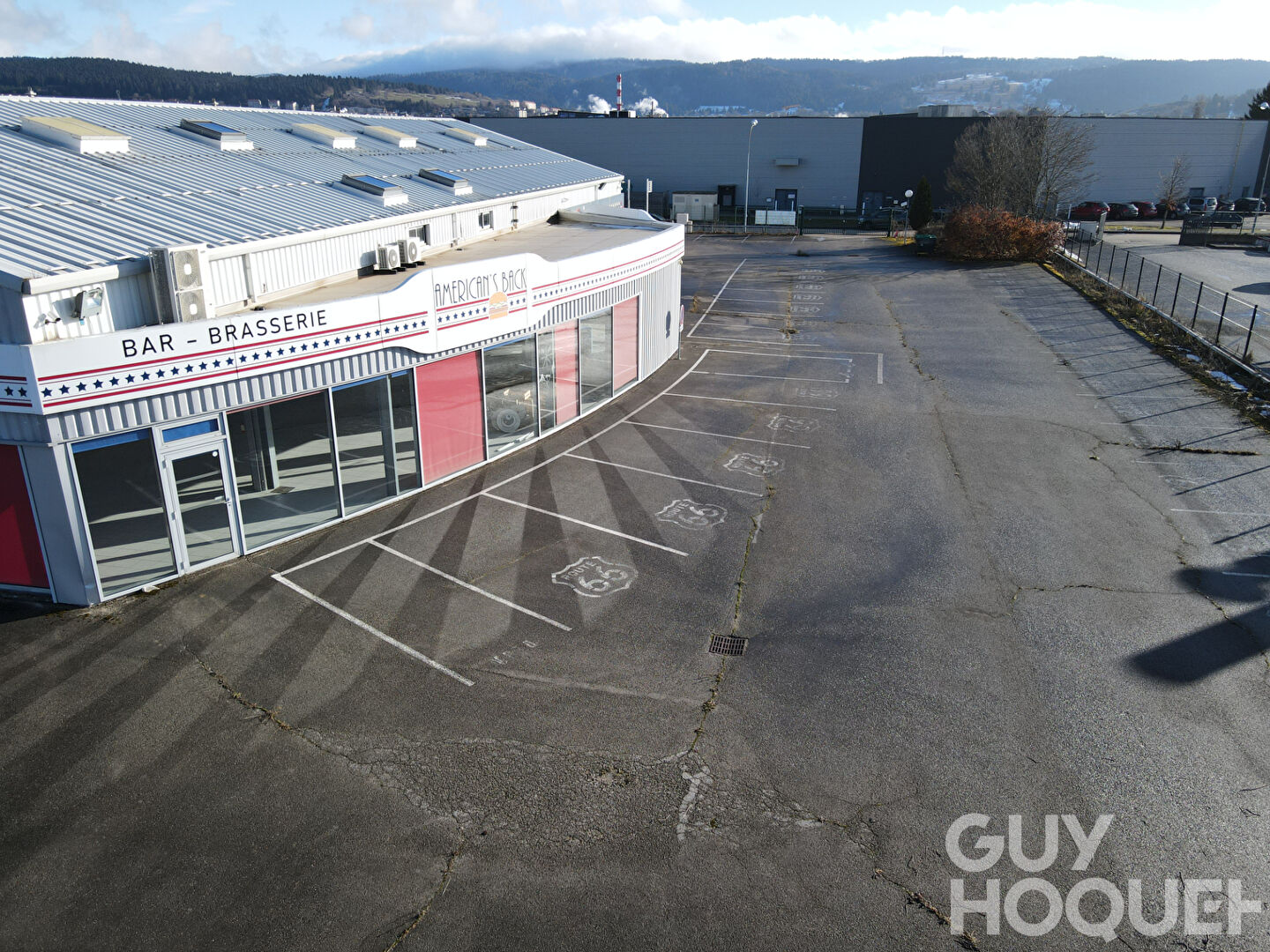 A VENDRE Local zone commerciale Pontarlier 1060m2
