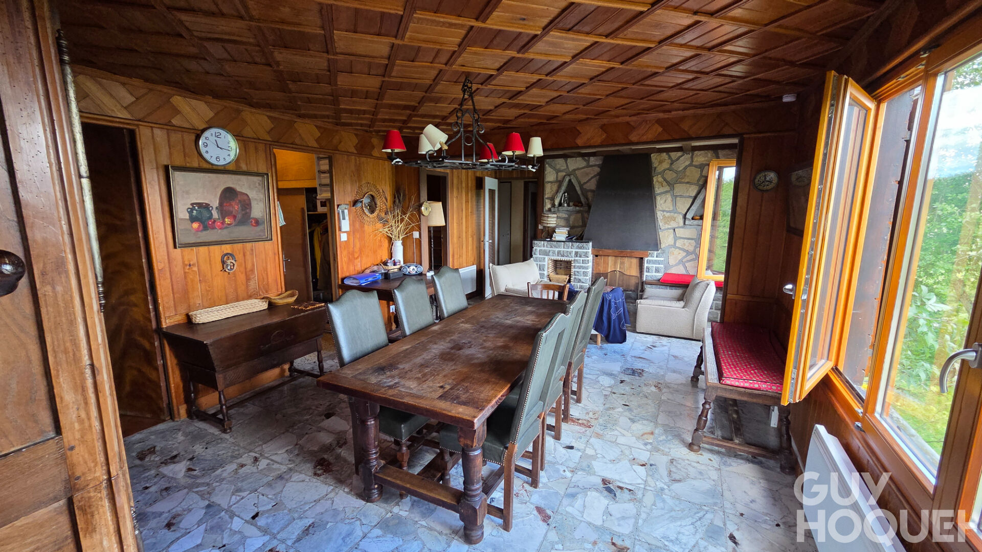 A VENDRE CHALET BORD DU LAC MONTPERREUX