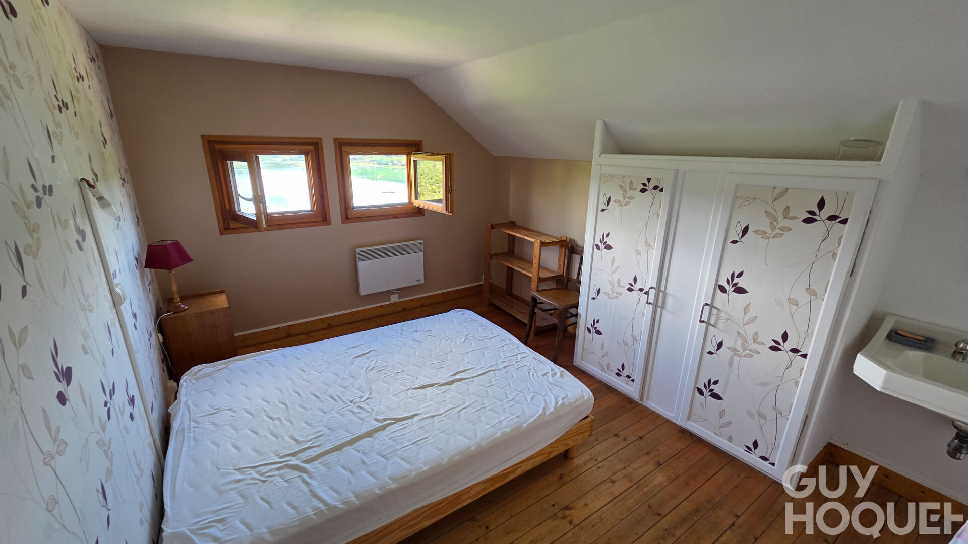 A VENDRE CHALET BORD DU LAC MONTPERREUX