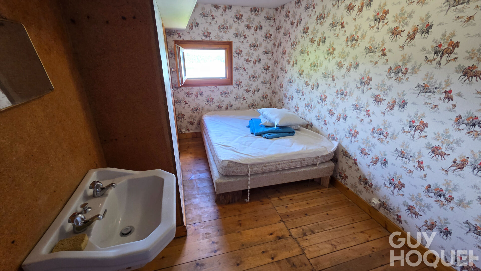 A VENDRE CHALET BORD DU LAC MONTPERREUX