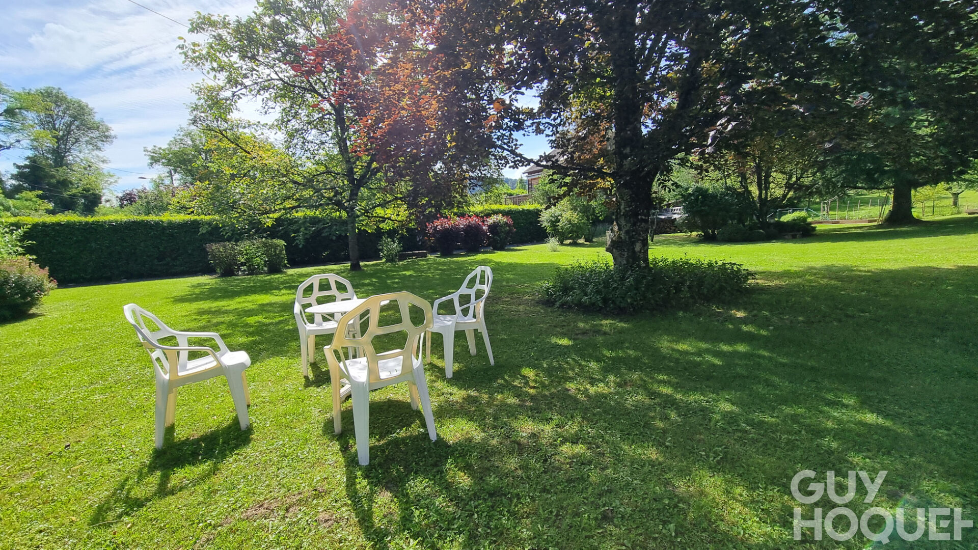 MAISON DE VILLAGE AVEC PARC ARBORÉ