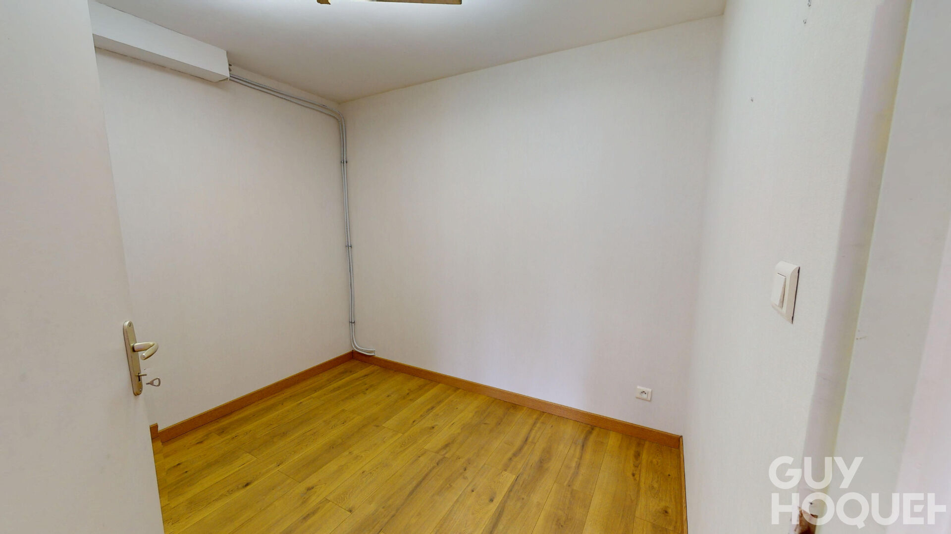 A VENDRE APPARTEMENT REZ DE CHAUSSEE AVEC PARKING