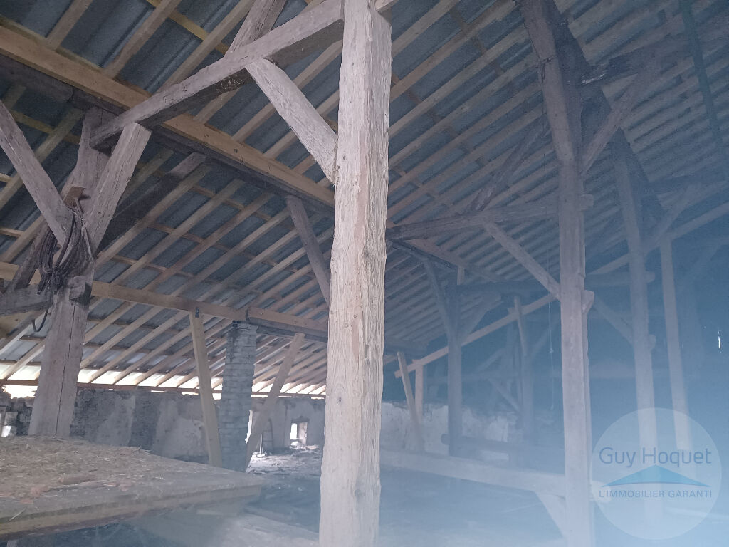 Ancien bâtiment agricole de 400 m2 ARSURE ARSURETTE