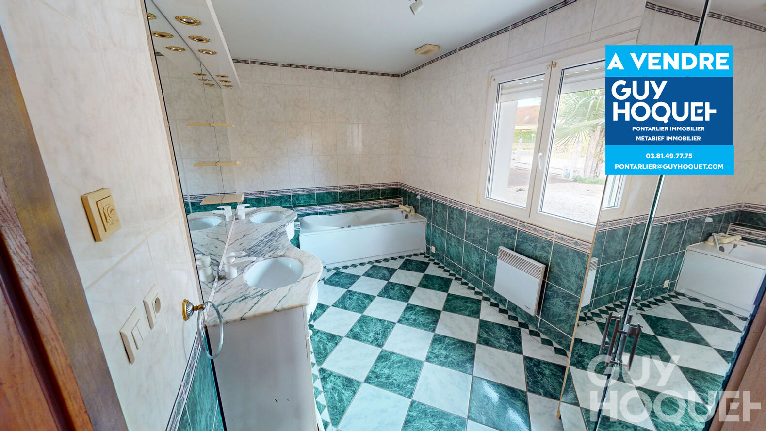 A VENDRE MAISON TERRAIN PISCINE 2 GARAGES