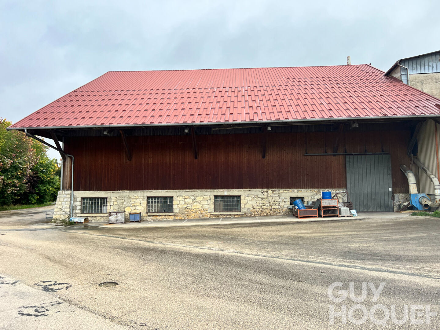 Ensemble entrepôts et bureaux La Cluse Et Mijoux