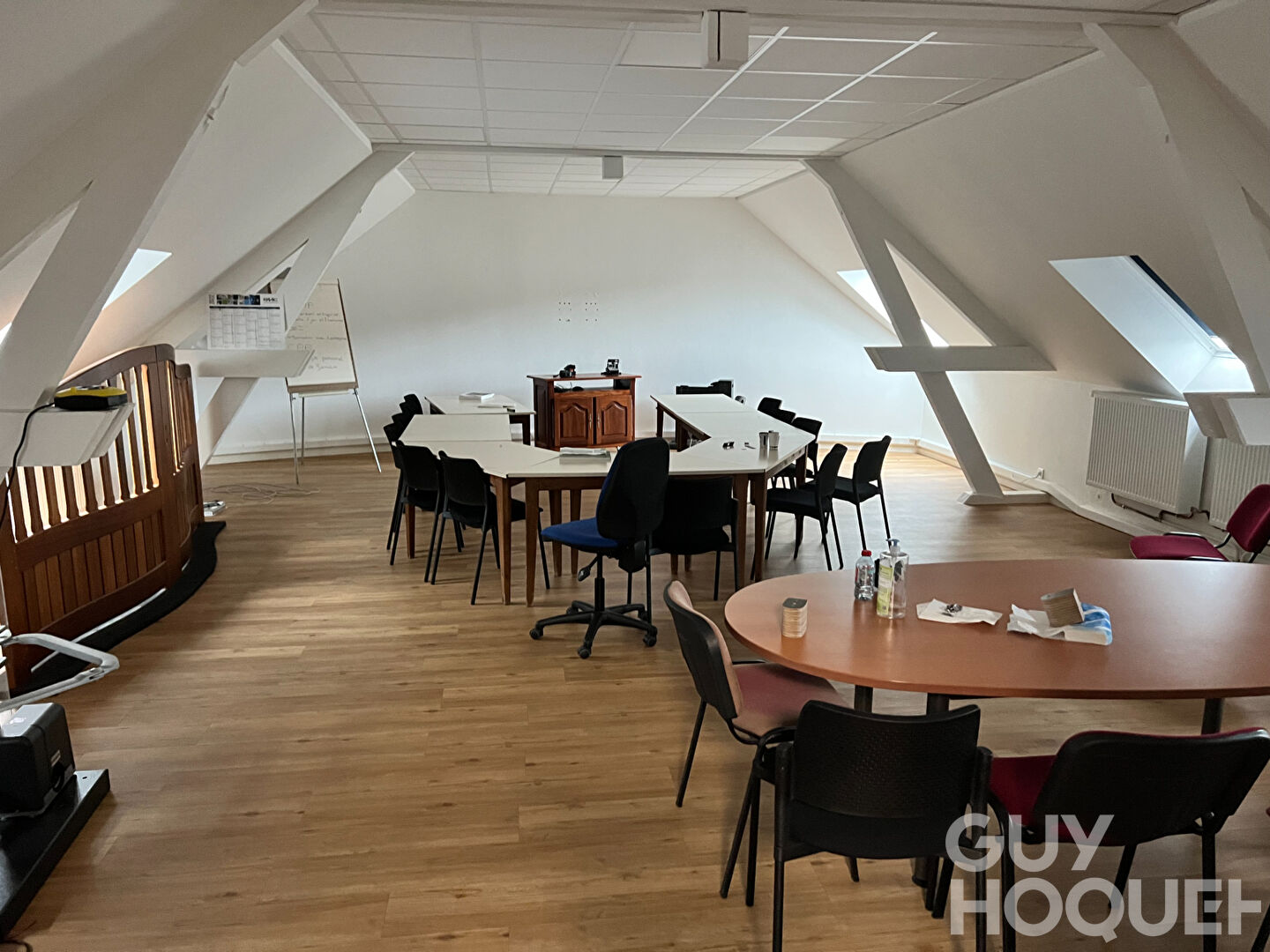 Ensemble entrepôts et bureaux La Cluse Et Mijoux