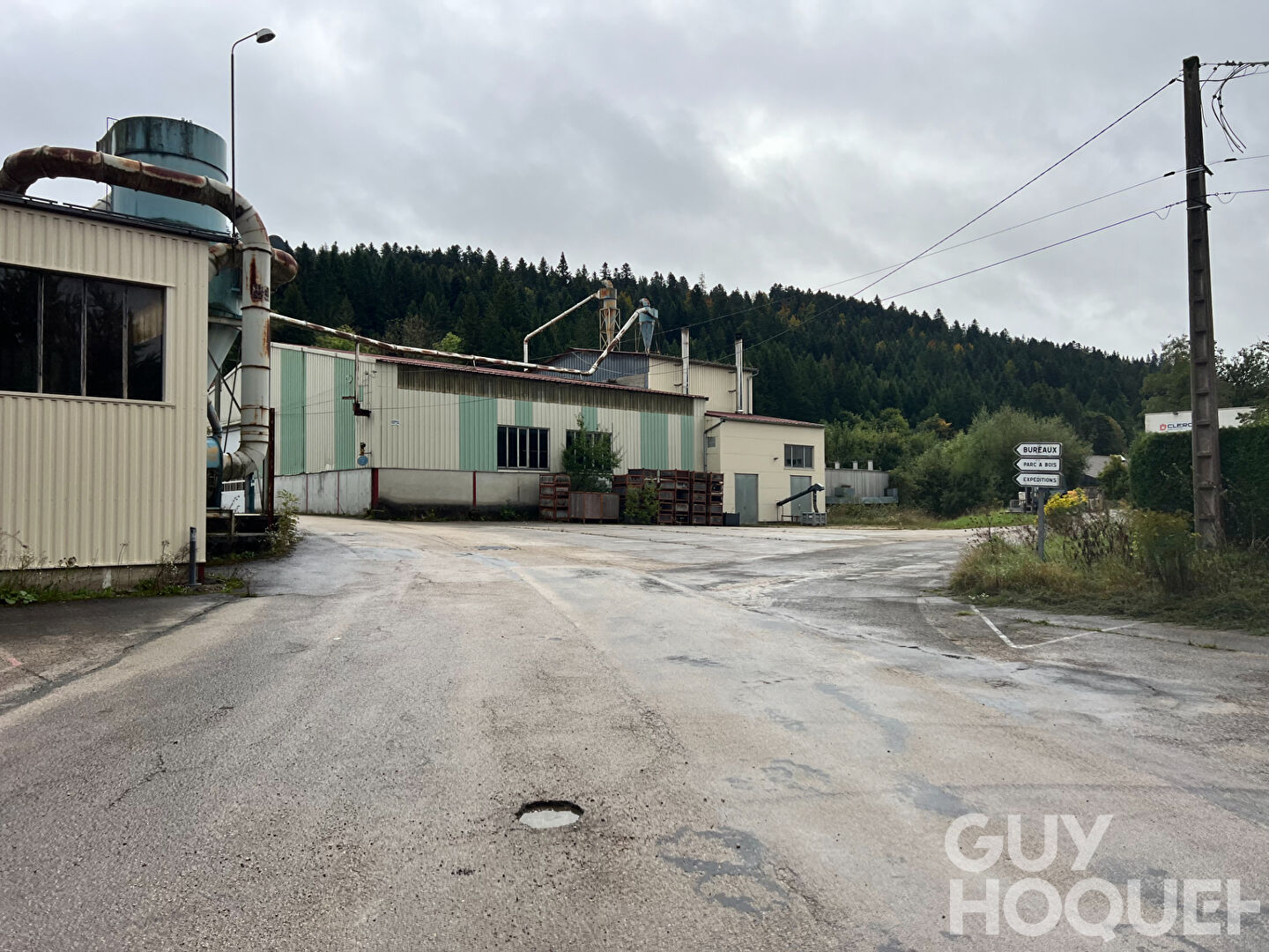 Ensemble entrepôts et bureaux La Cluse Et Mijoux