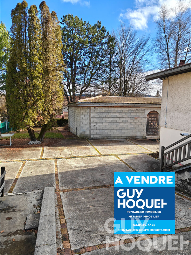 LEVIER MAISON AVEC TERRAIN ET PISCINE