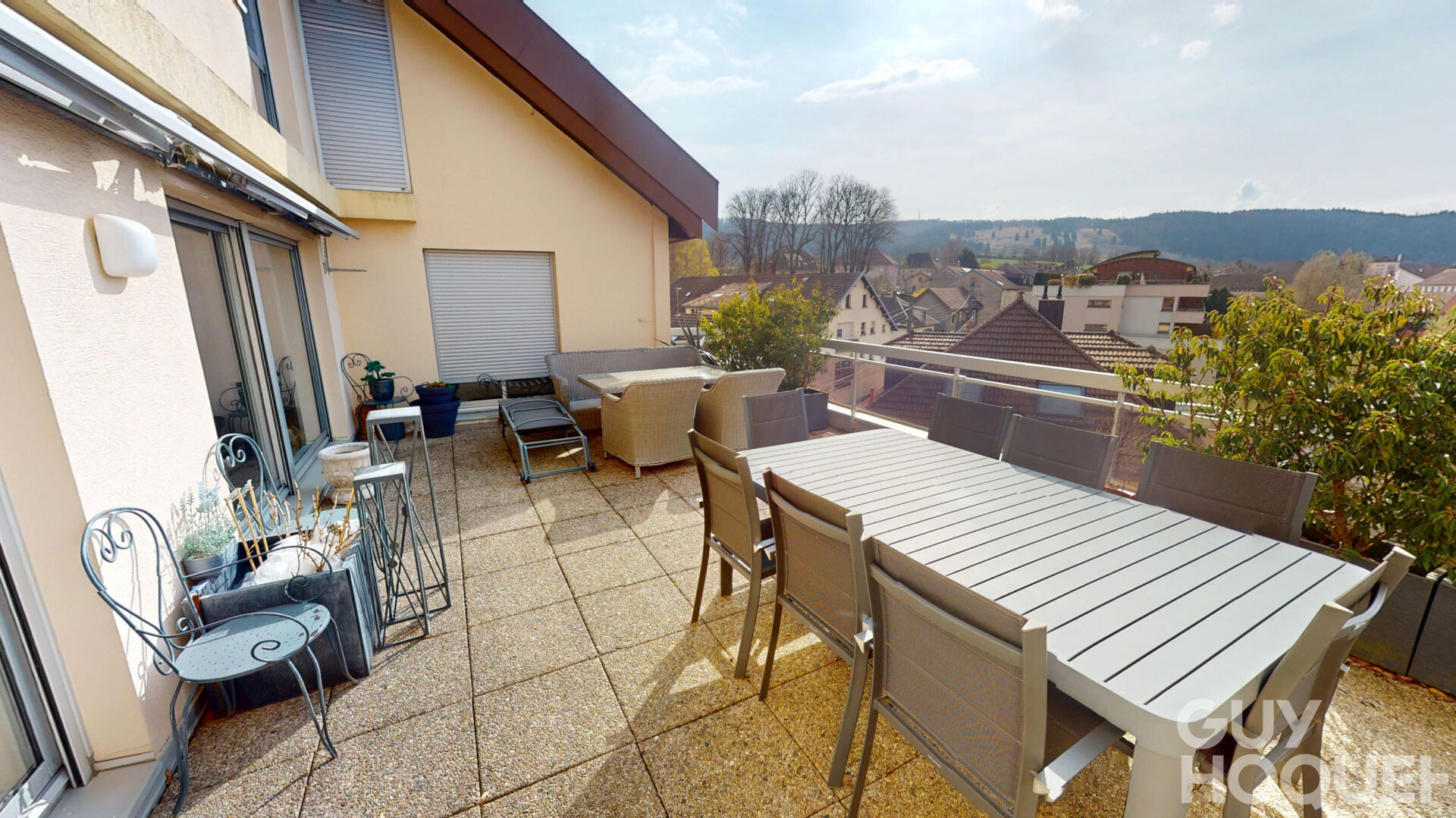 PONTARLIER APPARTEMENT  210 m² TERRASSE GARAGE