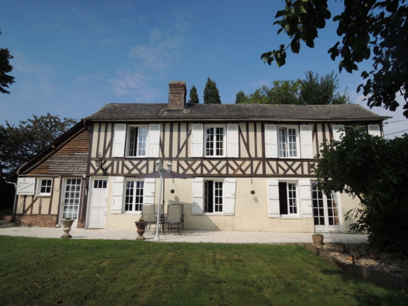 A 2 pas d'un village typique tout commerces