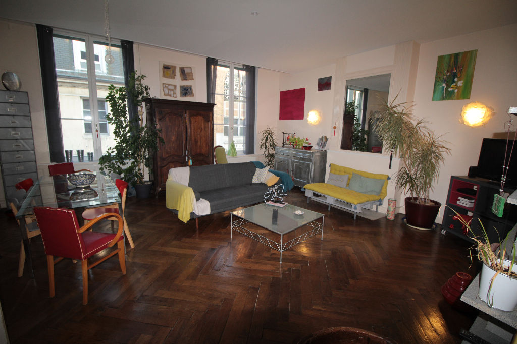 Appartement T5 dans immeuble sécurisé et place de stationnement