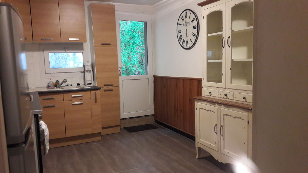 Maison de ville avec facilité de stationnement