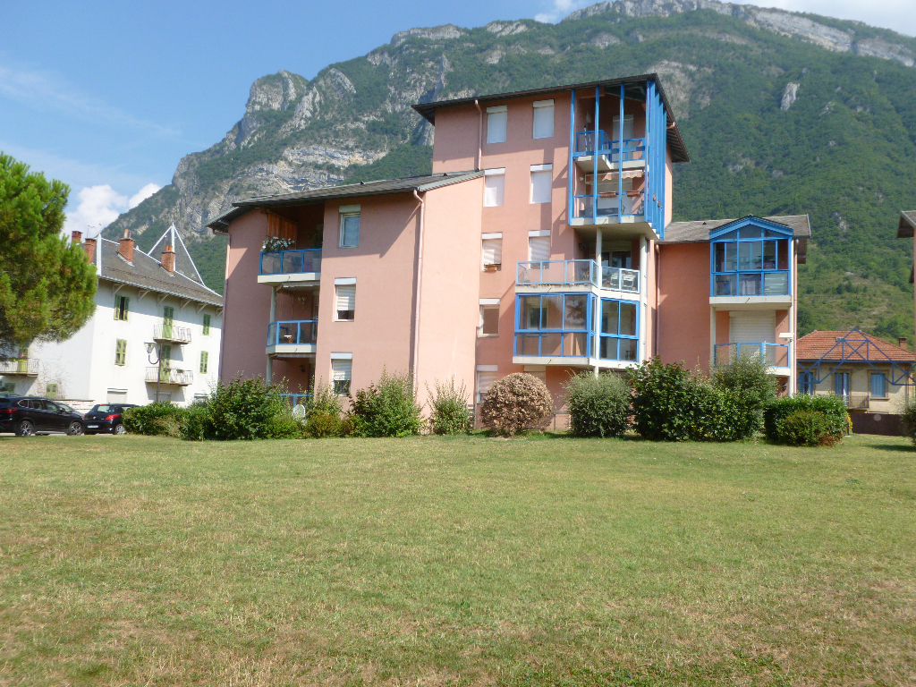 À vendre, appartement 2 pièces d'environ 50 m² à MONTMELIAN (73800).