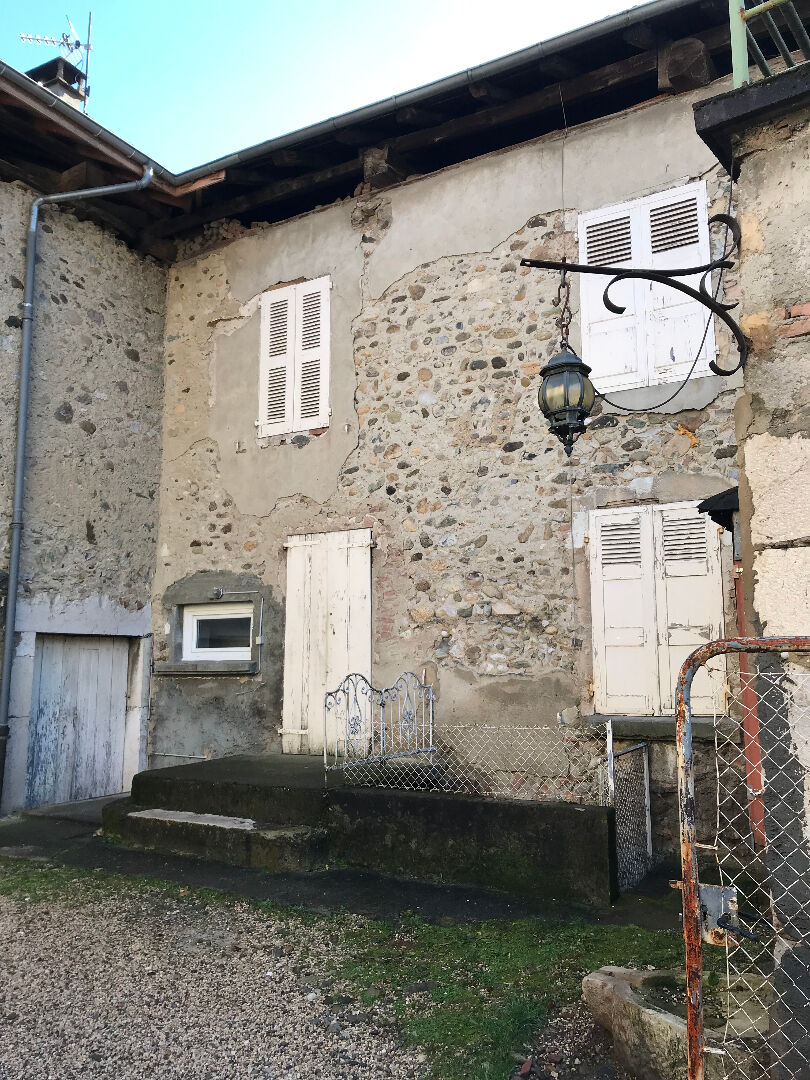 Maison  70 m2 hab  + cour + grange