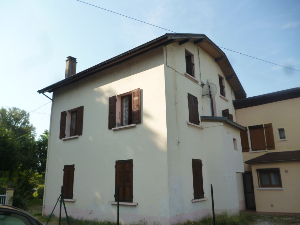 PONTCHARRA appartement T5  au 1er étage d'une maison