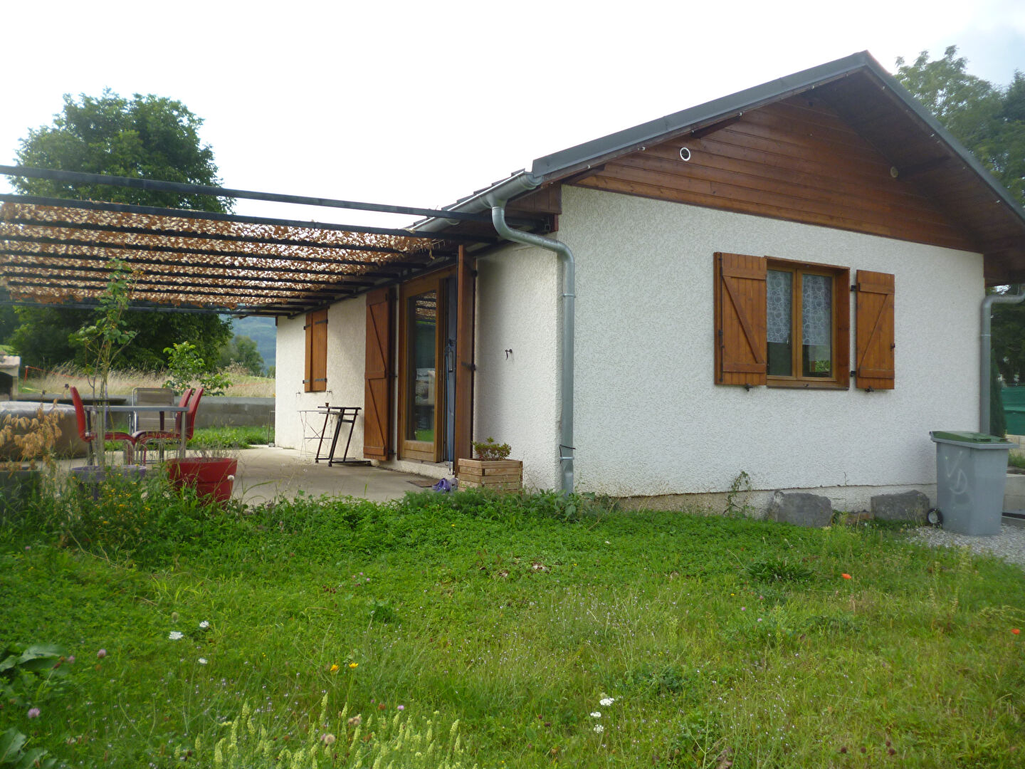 A ETABLE  hauteur de LA ROCHETTE  maison T3  avec jardin