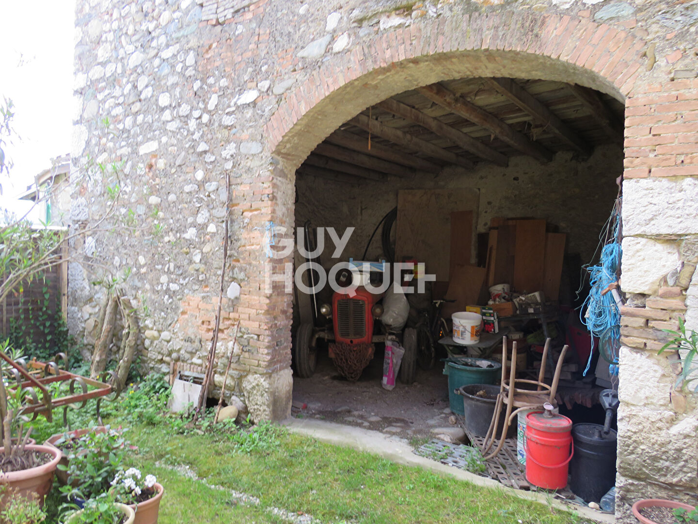 Grange et petite dépendance, le tout à rénover