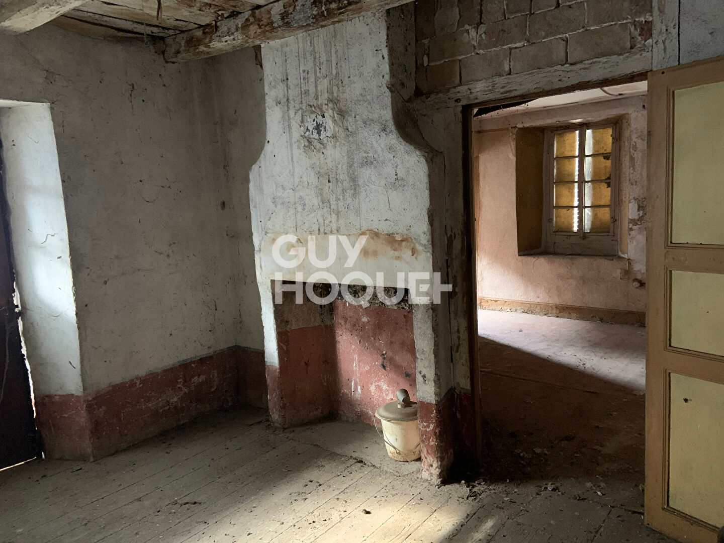 Grange et petite dépendance, le tout à rénover