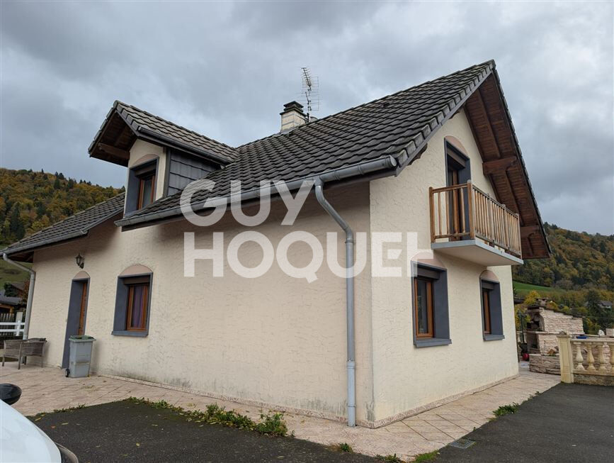 Maison spacieuse à vendre à Villaroux - 4 chambres et grand terrain !