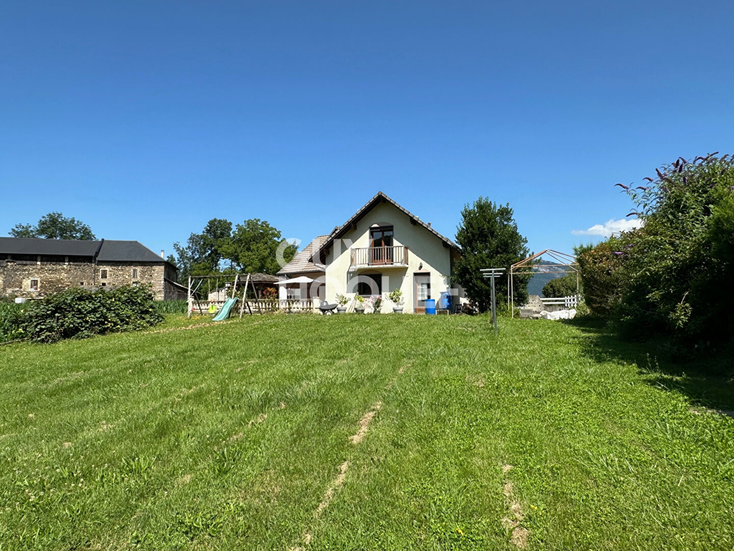 Maison spacieuse à vendre à Villaroux - 4 chambres et grand terrain !