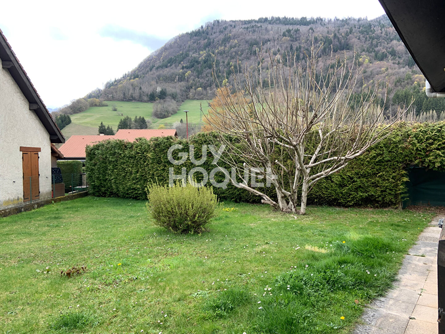 Maison avec beau potentiel à exploiter