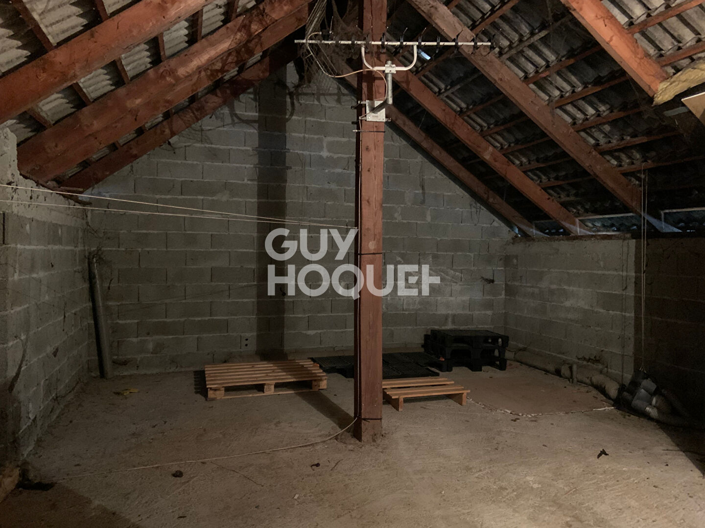 Maison avec beau potentiel à exploiter