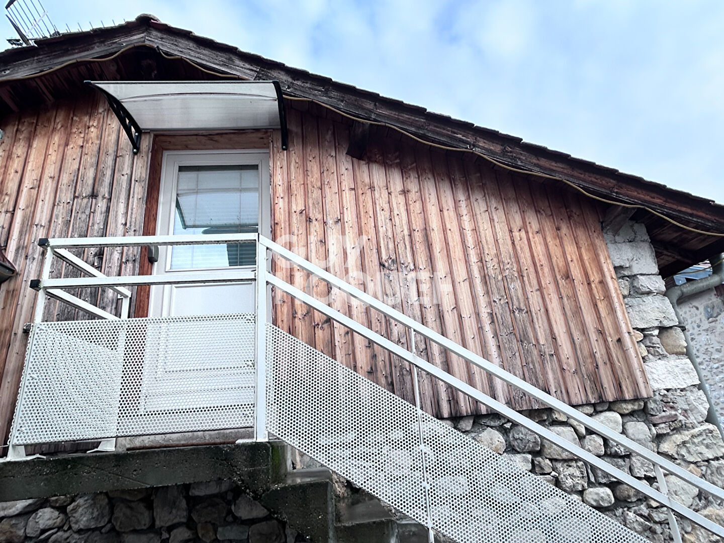 studio meublé à louer à Ste Marie d'Alloix 550 CC