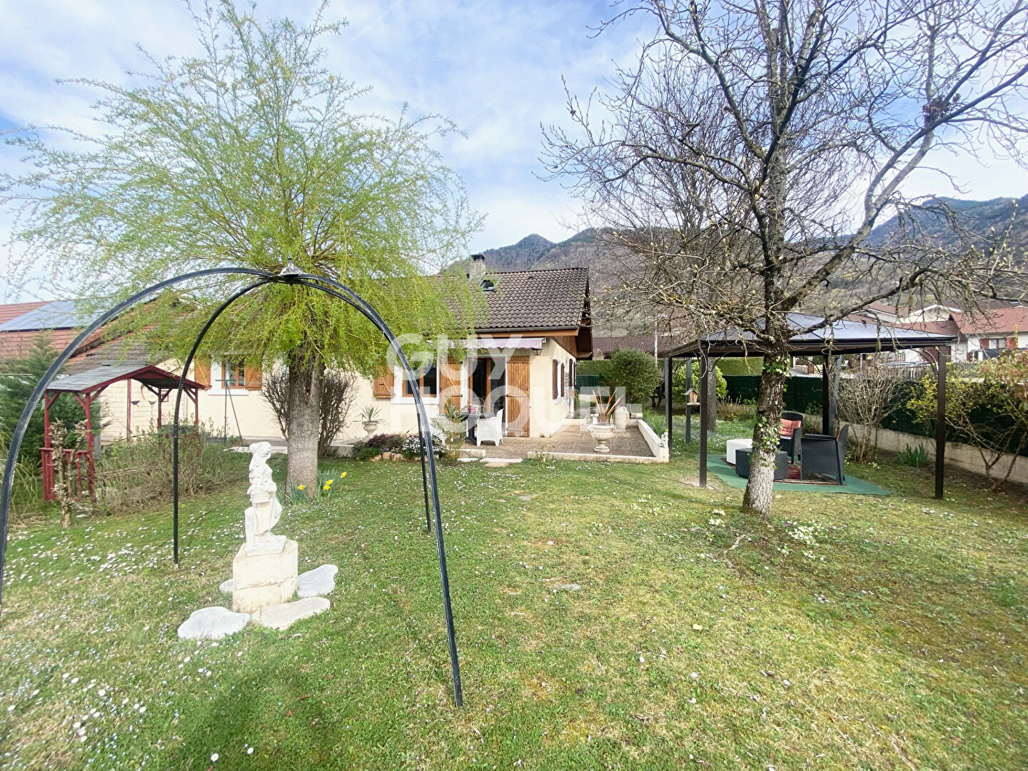 Maison d'exception à Goncelin - Un havre de paix à ne pas manquer !