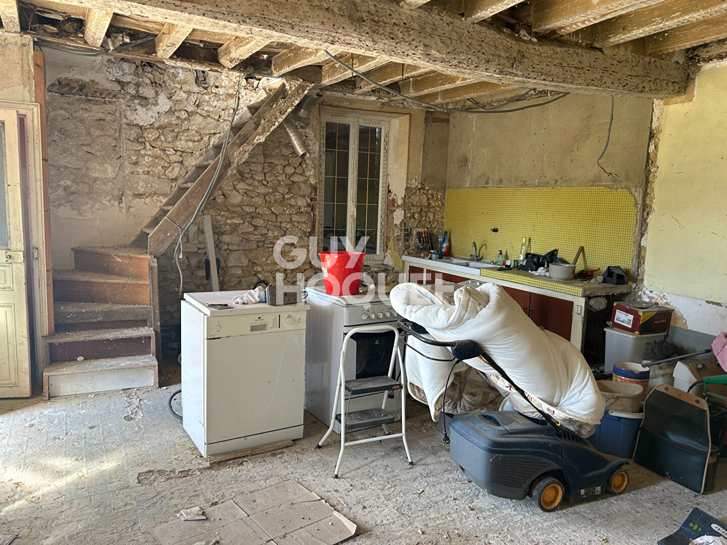 MAISON EN PIERRE AVEC GRANGE INDEPENDANTE