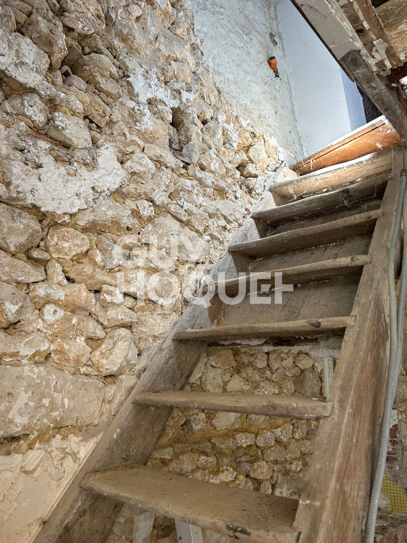 MAISON EN PIERRE AVEC GRANGE INDEPENDANTE