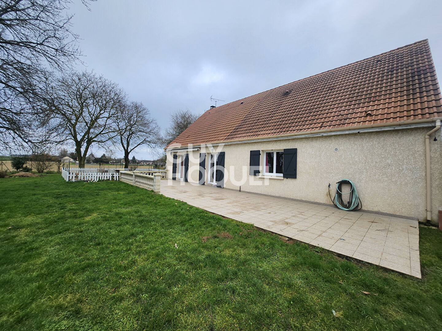 Maison spacieuse à vendre à Saint Hilliers - 5 chambres, jardin et garage