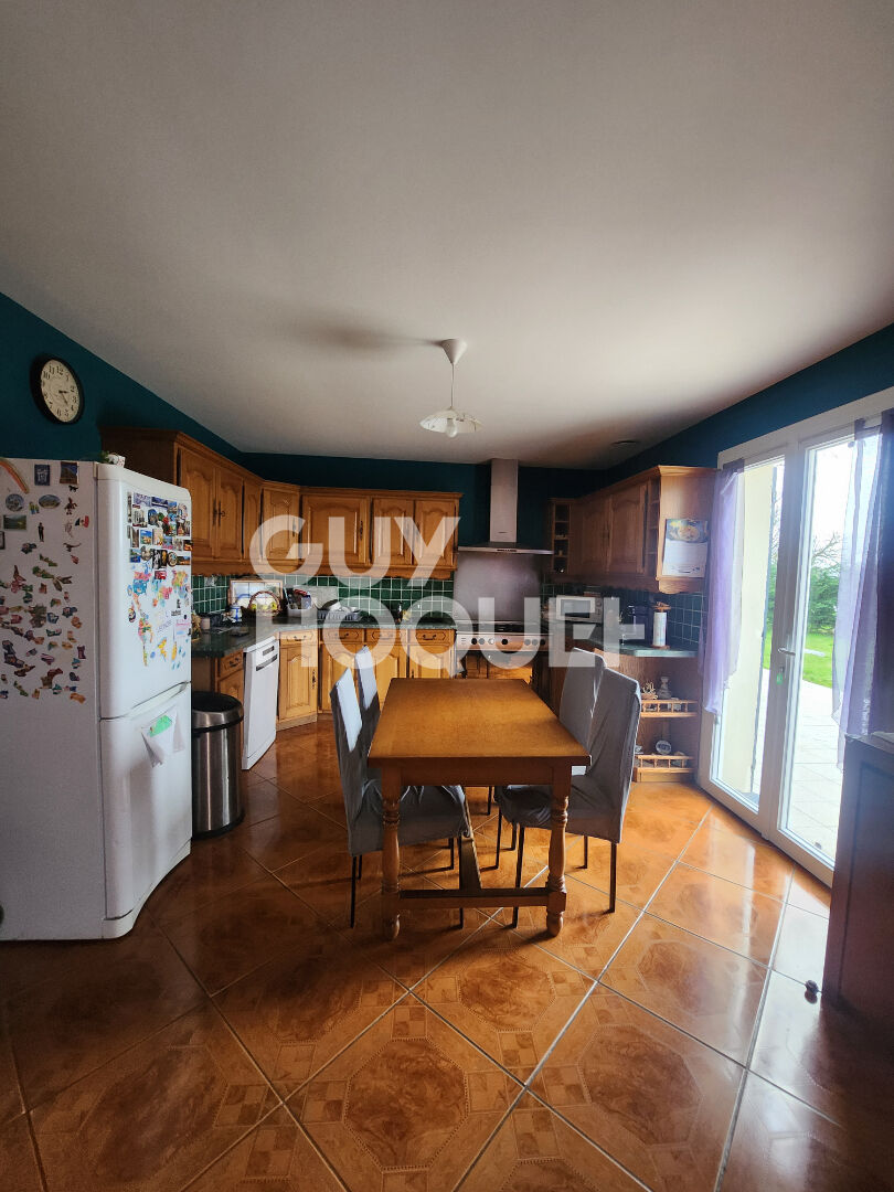 Maison spacieuse à vendre à Saint Hilliers - 5 chambres, jardin et garage