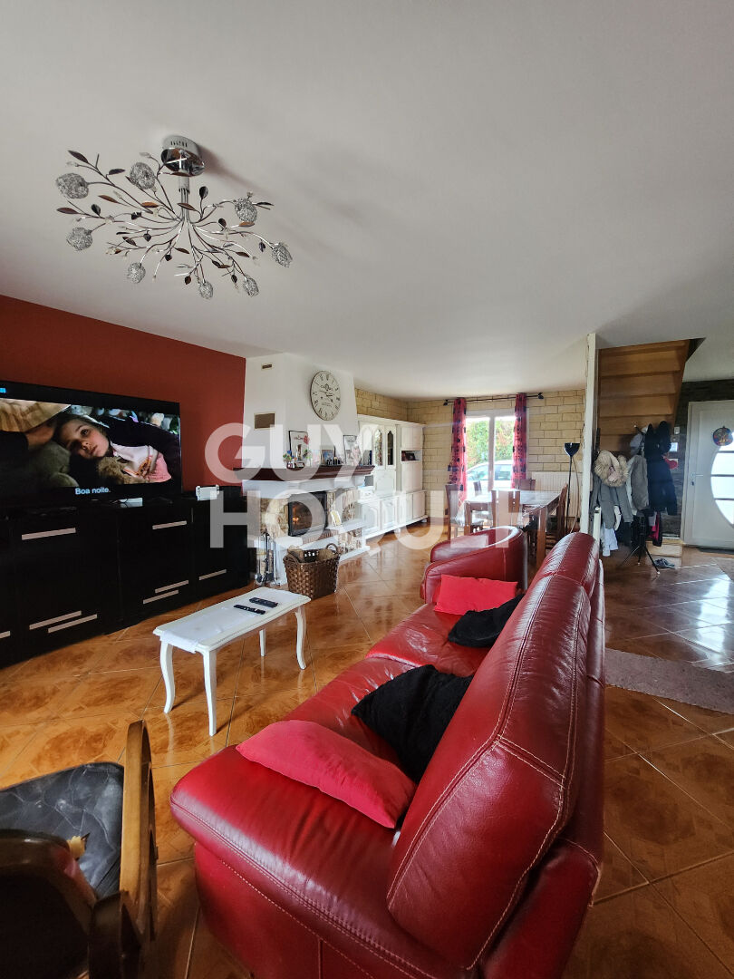 Maison spacieuse à vendre à Saint Hilliers - 5 chambres, jardin et garage