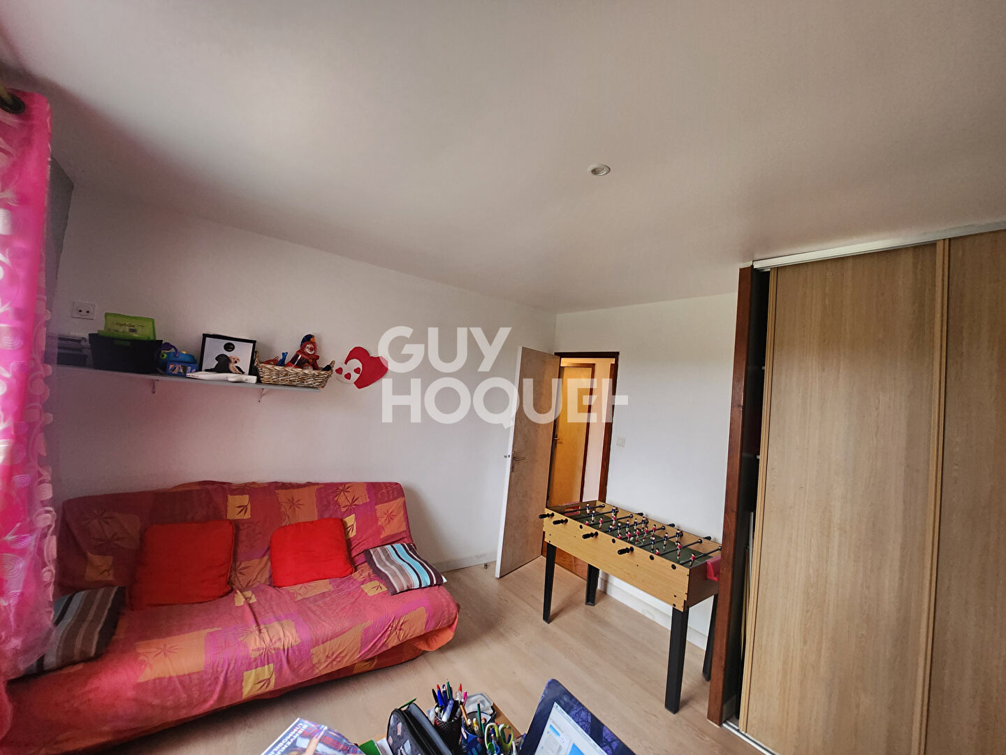 Maison spacieuse à vendre à Saint Hilliers - 5 chambres, jardin et garage