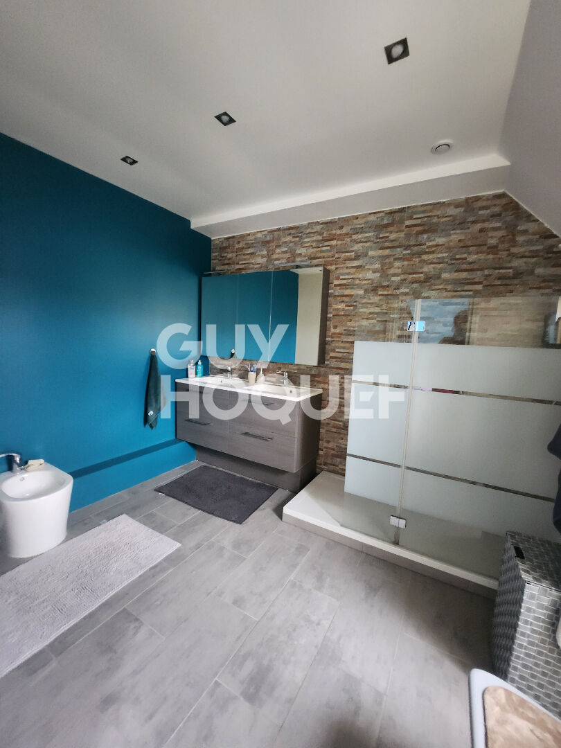 Maison spacieuse à vendre à Saint Hilliers - 5 chambres, jardin et garage