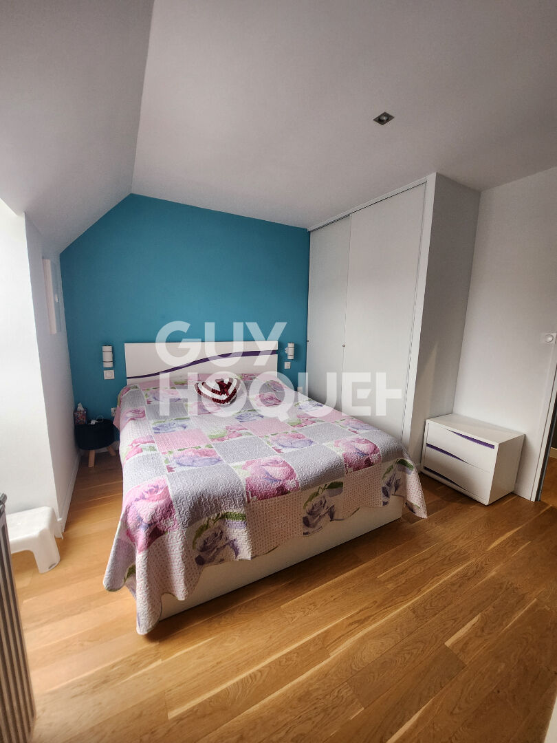 Maison spacieuse à vendre à Saint Hilliers - 5 chambres, jardin et garage