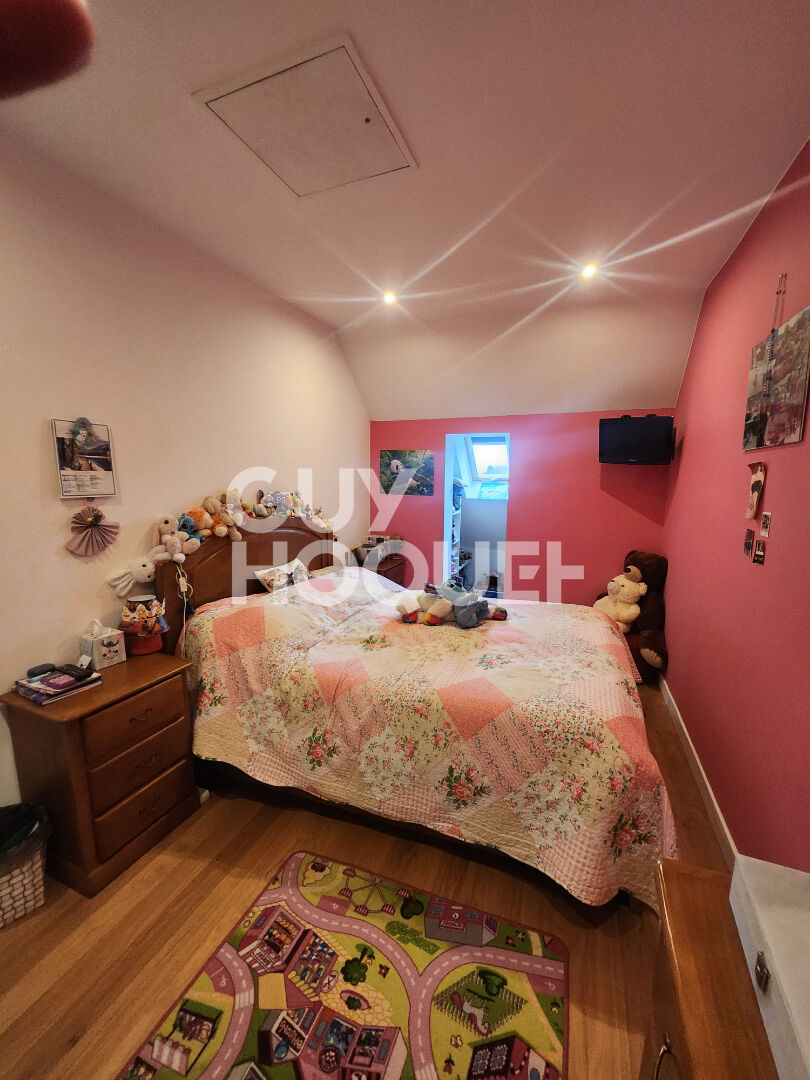 Maison spacieuse à vendre à Saint Hilliers - 5 chambres, jardin et garage