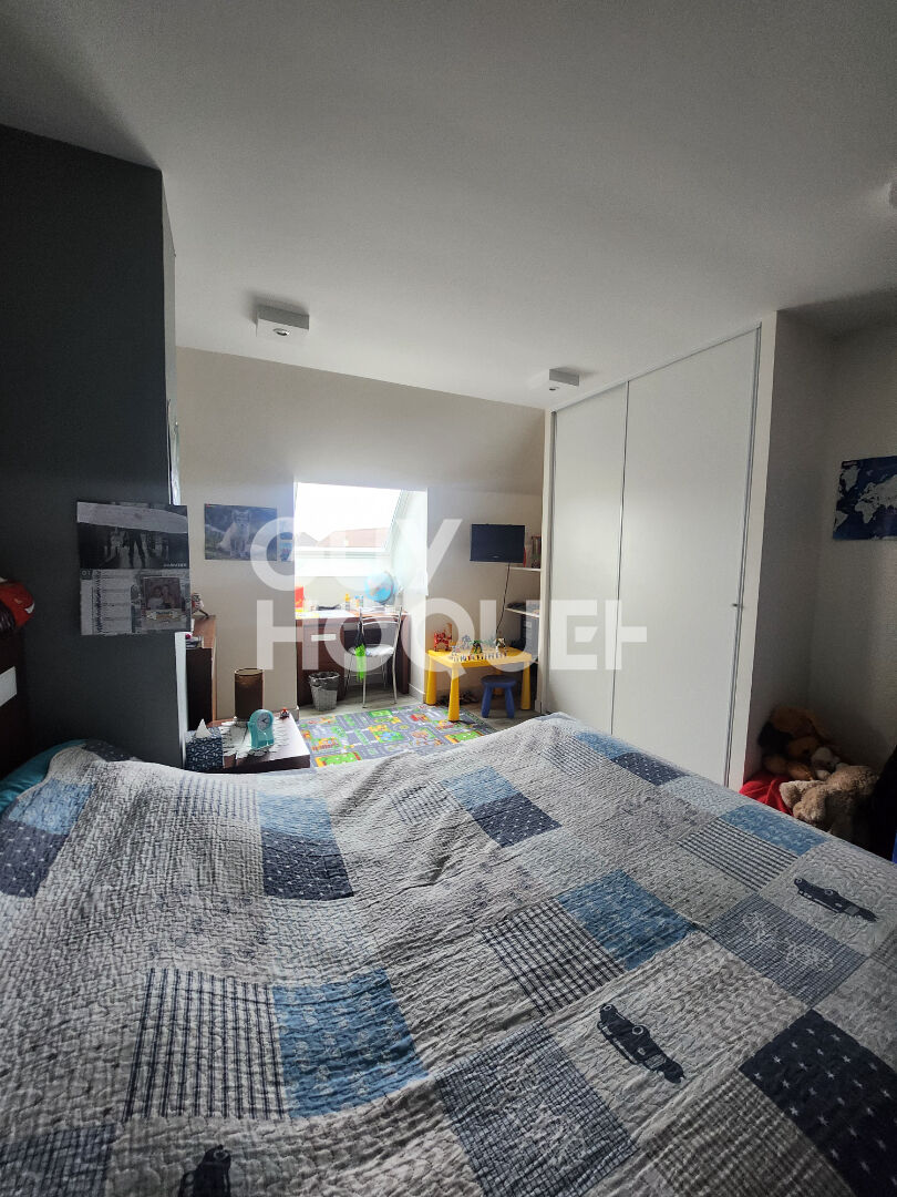 Maison spacieuse à vendre à Saint Hilliers - 5 chambres, jardin et garage