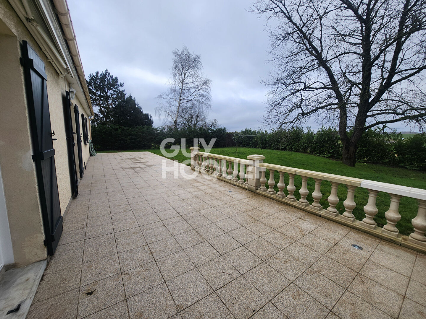 Maison spacieuse à vendre à Saint Hilliers - 5 chambres, jardin et garage