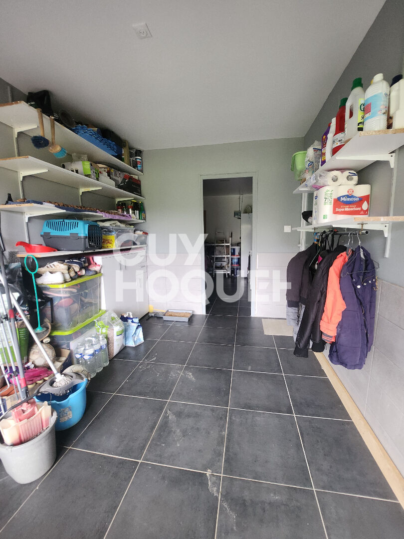 Maison spacieuse à vendre à Saint Hilliers - 5 chambres, jardin et garage