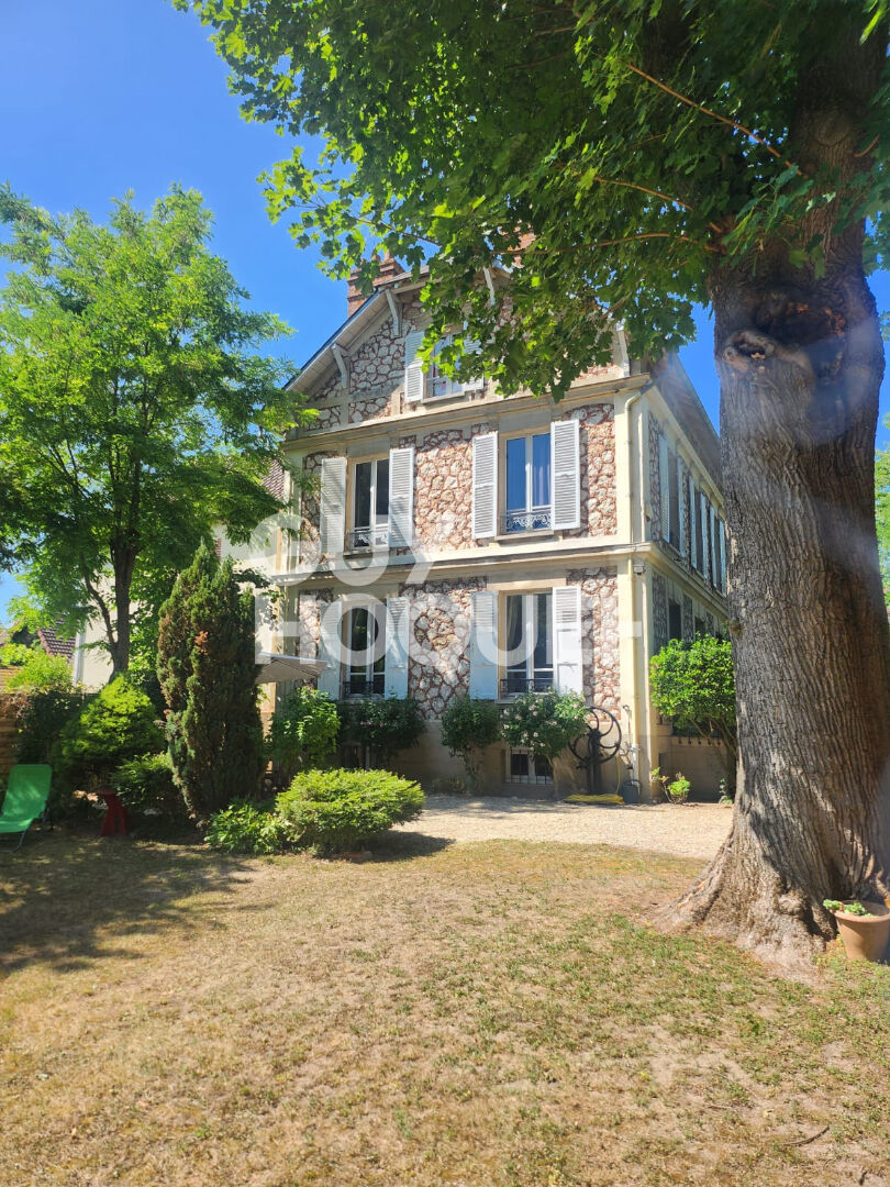 Maison de Maître à Vendre à Gouaix - Charme et tranquillité