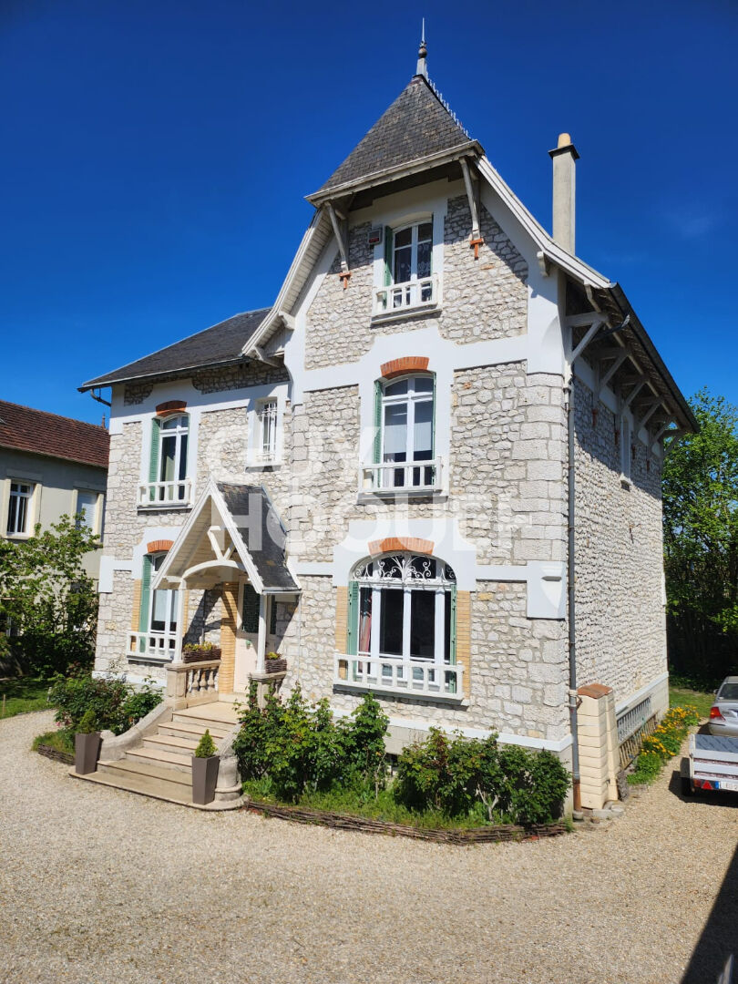 Maison spacieuse de 7 pièces à vendre à Longueville - gare à pied - ligne P - Réf. 2983