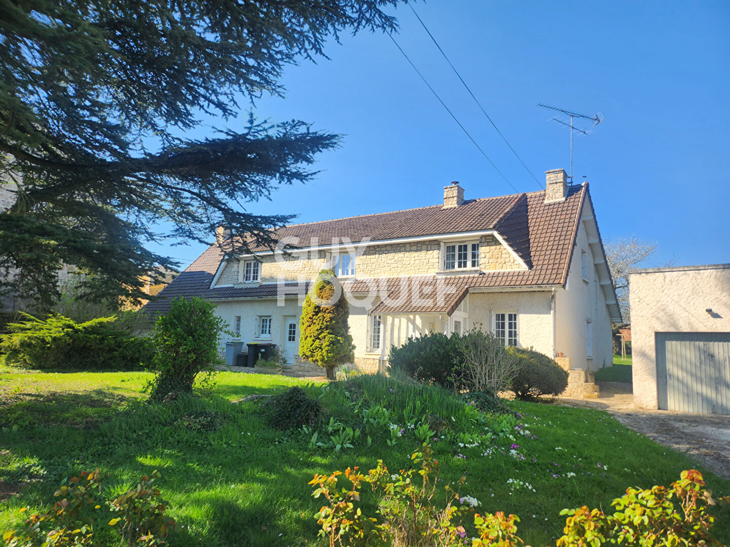 Maison spacieuse à vendre à Gouaix - 5 chambres, grand terrain !