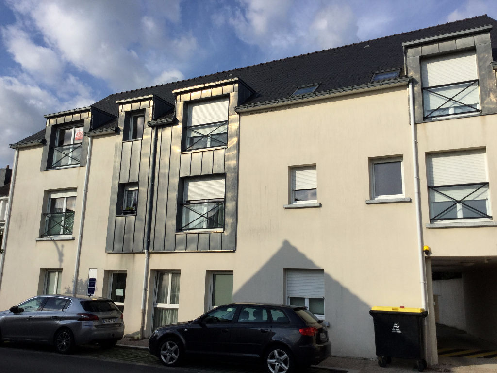 Appartement d'environ 42 m² à vendre centre ville de PLESCOP (56890).