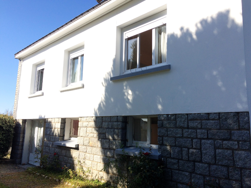 Maison d'environ 166 m² à vendre à QUESTEMBERT (56230).