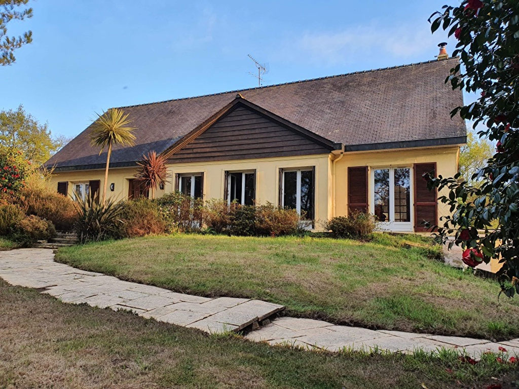 Maison Quimper sud 8 pièces 210m2 Vie en rdj et piscine