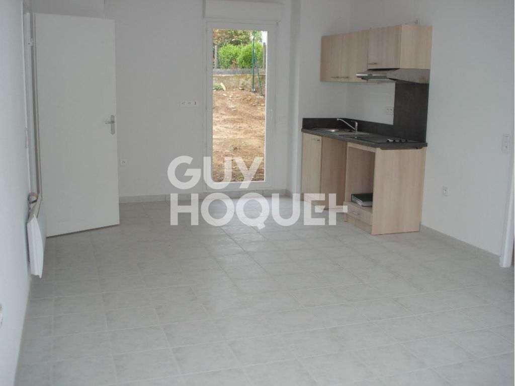 Pleyben Appartement  3 pièces 62.5 m2 locataire en place.