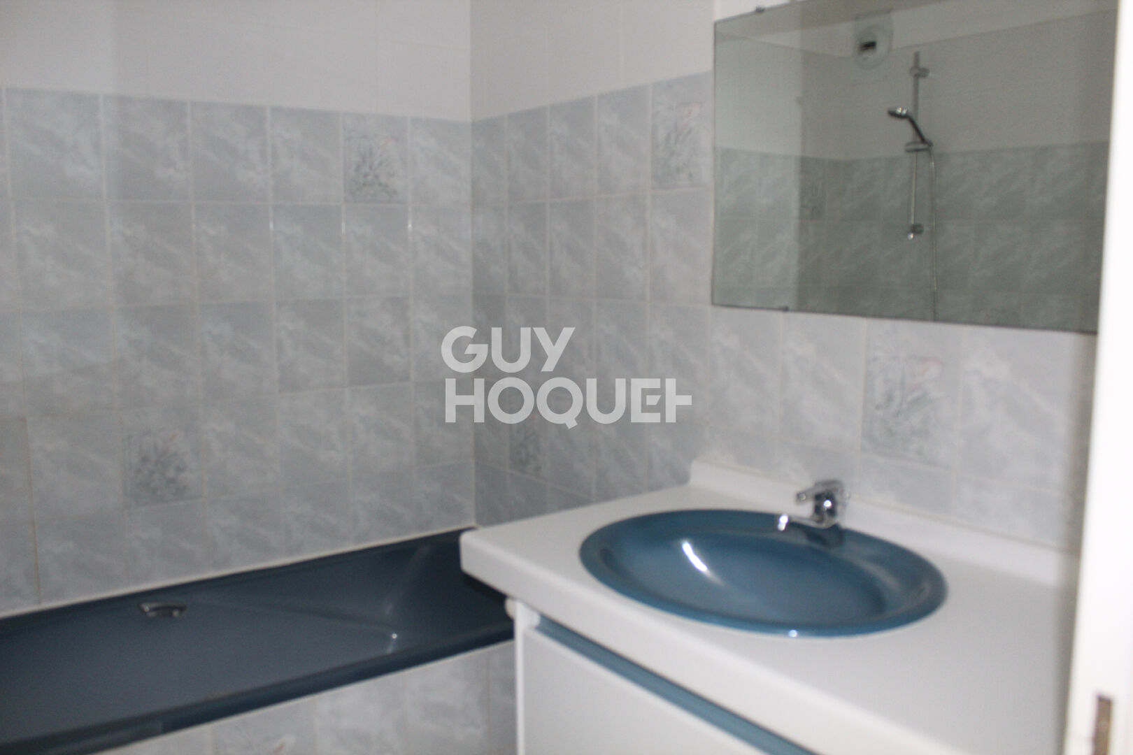 Dernier étage d'une résidence proche gare